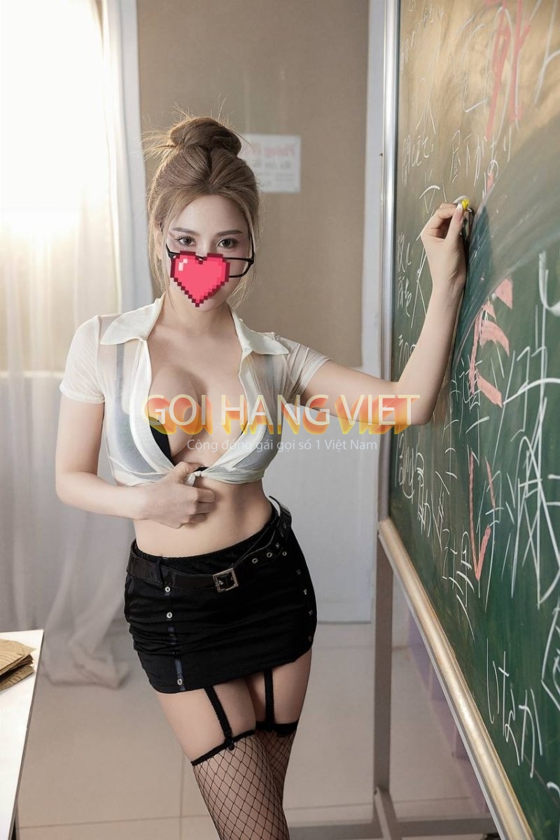 reup-ha-vu-giao-vien-mon-hoa-nong-bong-va-dam-duc-3460440-original.jpg